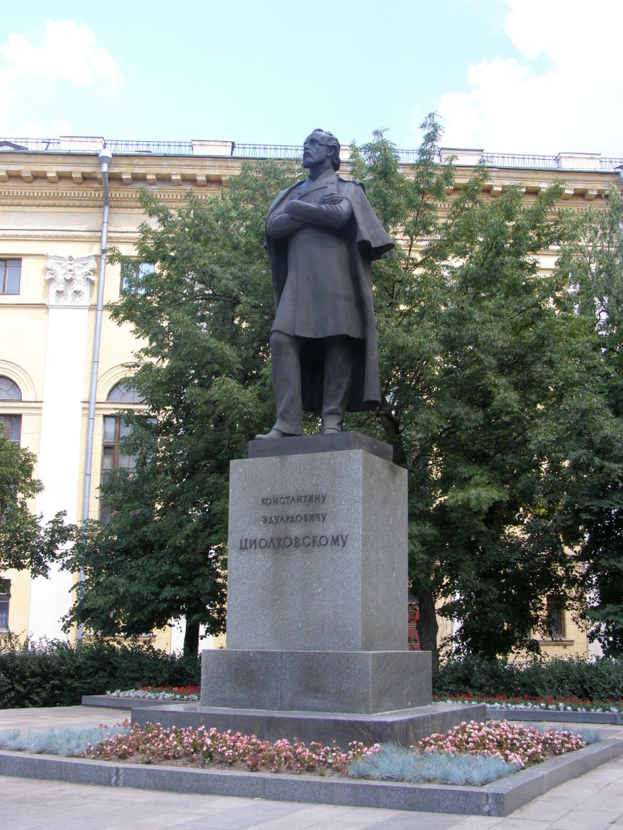 Памятник К.Э. Циолковского в Рязани