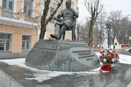 Памятник Чижевскому (на обложку)